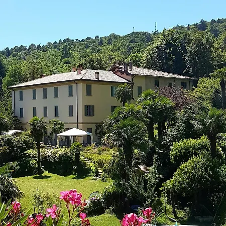 Corti Lakeview Bed & Breakfast *