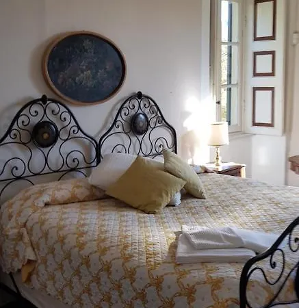 Corti Lakeview Bed & Breakfast *