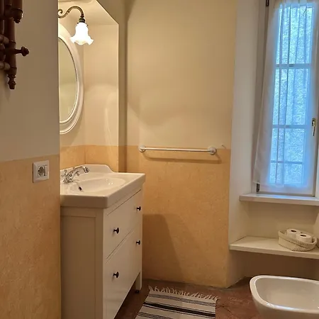 Corti Lakeview Bed & Breakfast