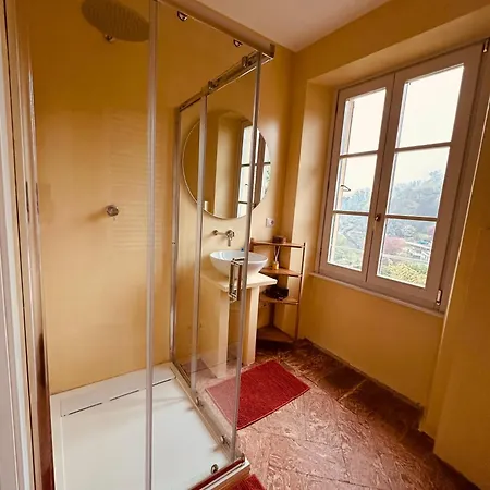 Corti Lakeview Bed & Breakfast