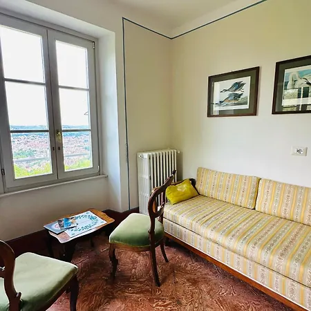Corti Lakeview Bed & Breakfast